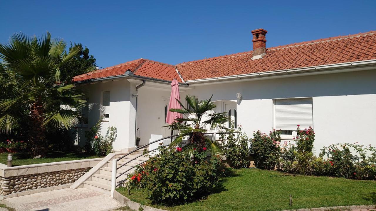 Apartments Tulipan - With Free Private Parking Garage Μόσταρ Εξωτερικό φωτογραφία