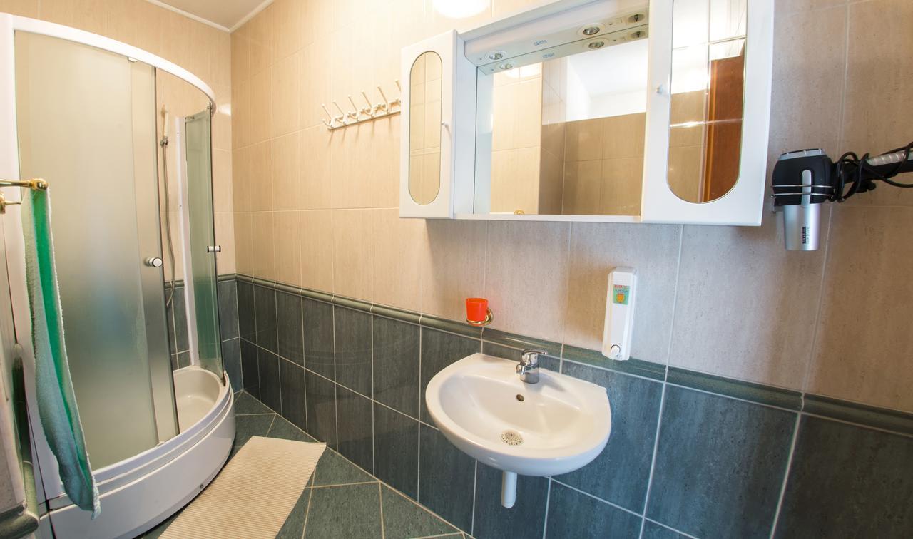 Apartments Tulipan - With Free Private Parking Garage Μόσταρ Εξωτερικό φωτογραφία