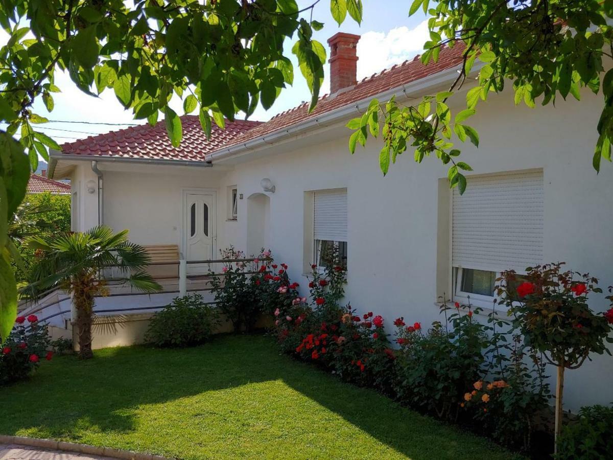Apartments Tulipan - With Free Private Parking Garage Μόσταρ Εξωτερικό φωτογραφία
